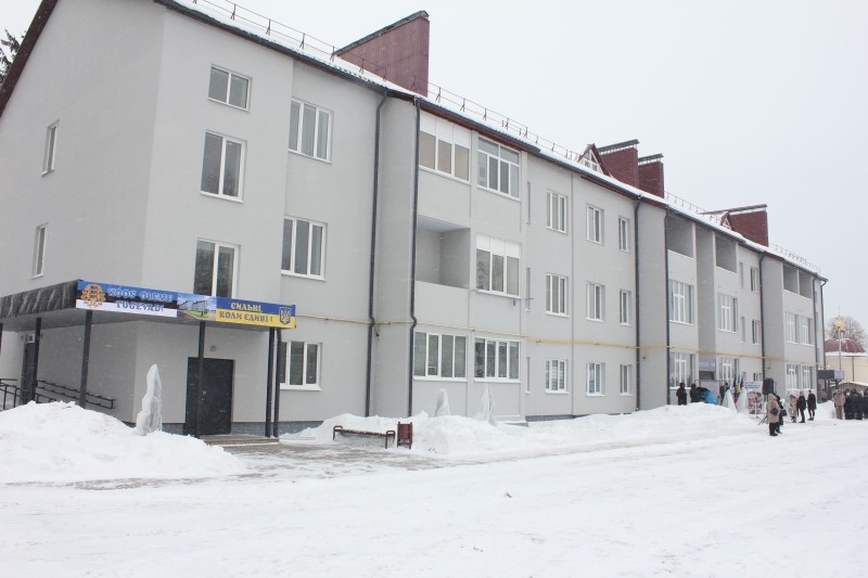 Реконструкція будівлі колишньої казарми під житловий будинок для ВПО у місті Овруч 2